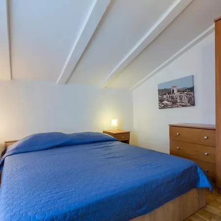 With A Parking Space Karigador, Novigrad - 2534 Apartment *