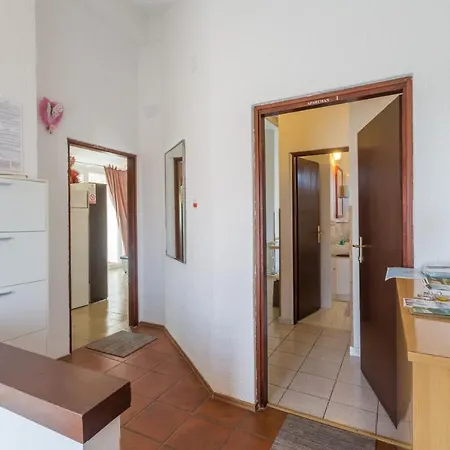With A Parking Space Karigador, Novigrad - 2534 كاريغادور