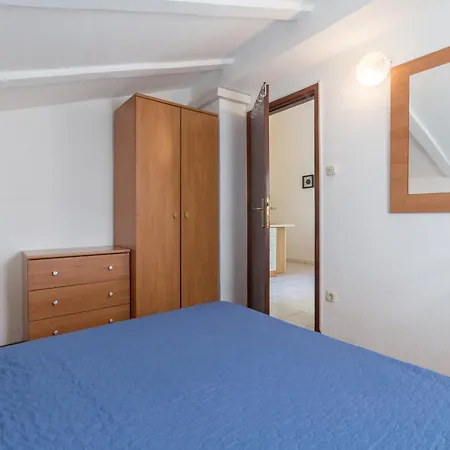 With A Parking Space Karigador, Novigrad - 2534 Apartament *